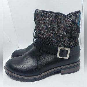 MUK LUKS Boots Mylie Black Knit Detail Buckle Accent Block Heel Womens Size 10